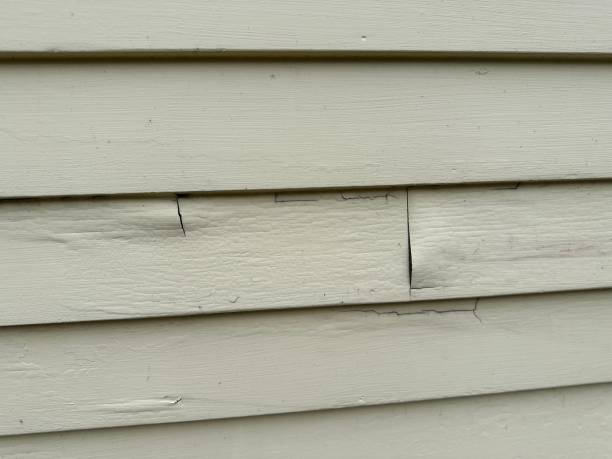 Siding Removal and Disposal in Baxter Springs, KS